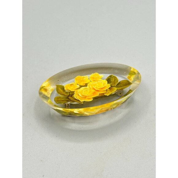 Vintage Reverse Carved Lucite Brooch Pin Yellow & Green Flowers Roses - Picture 4 of 7